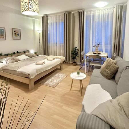Apartment Simona - Old Town Братислава Екстериор снимка