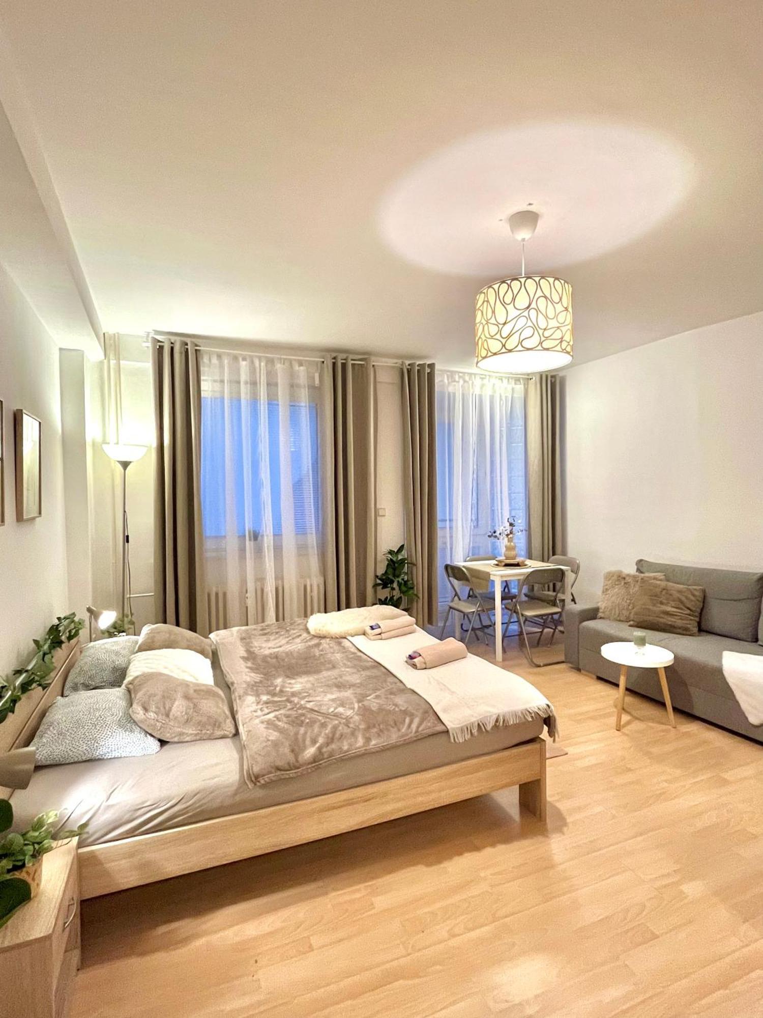 Apartment Simona - Old Town Братислава Екстериор снимка