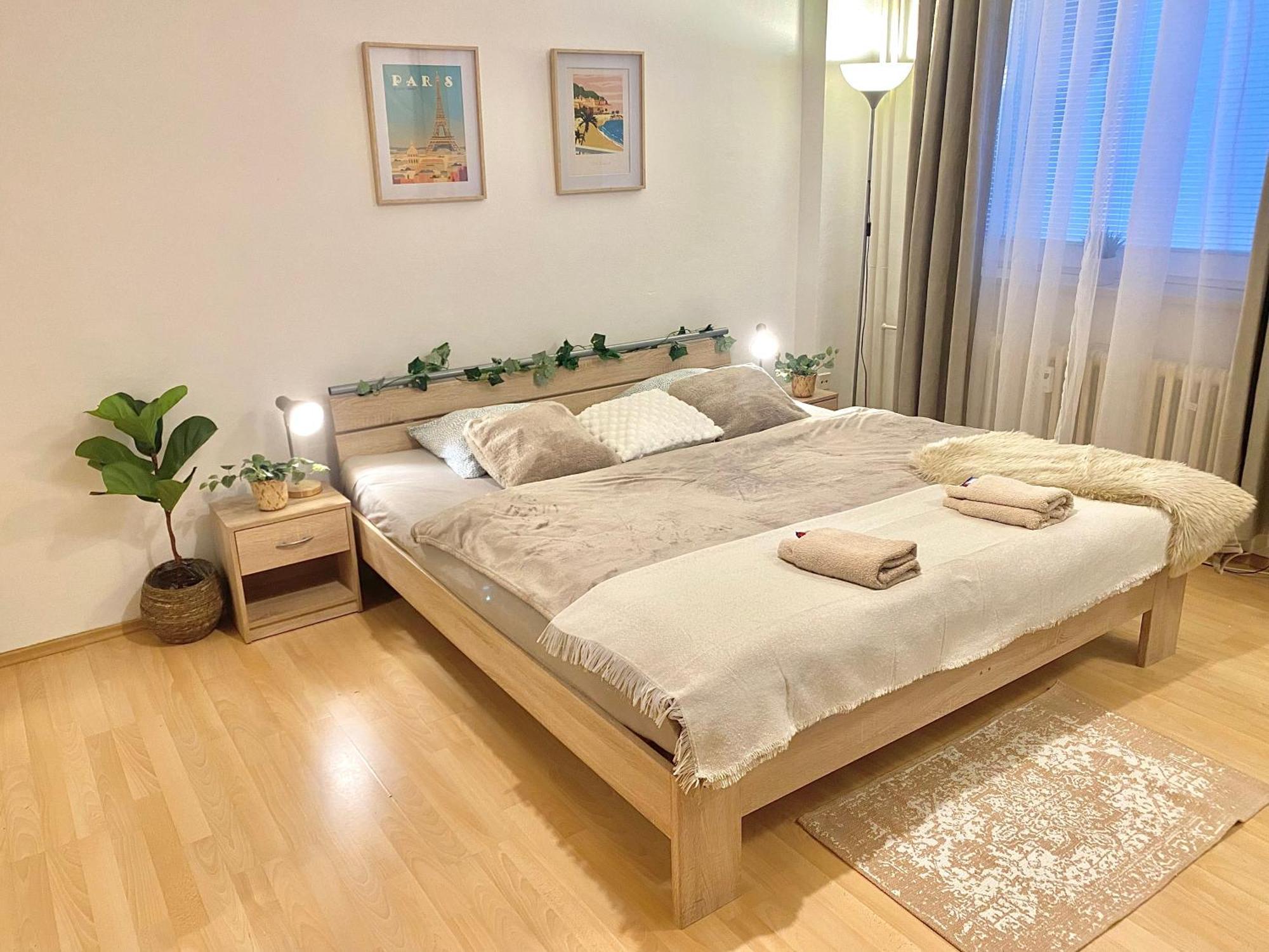 Apartment Simona - Old Town Братислава Екстериор снимка