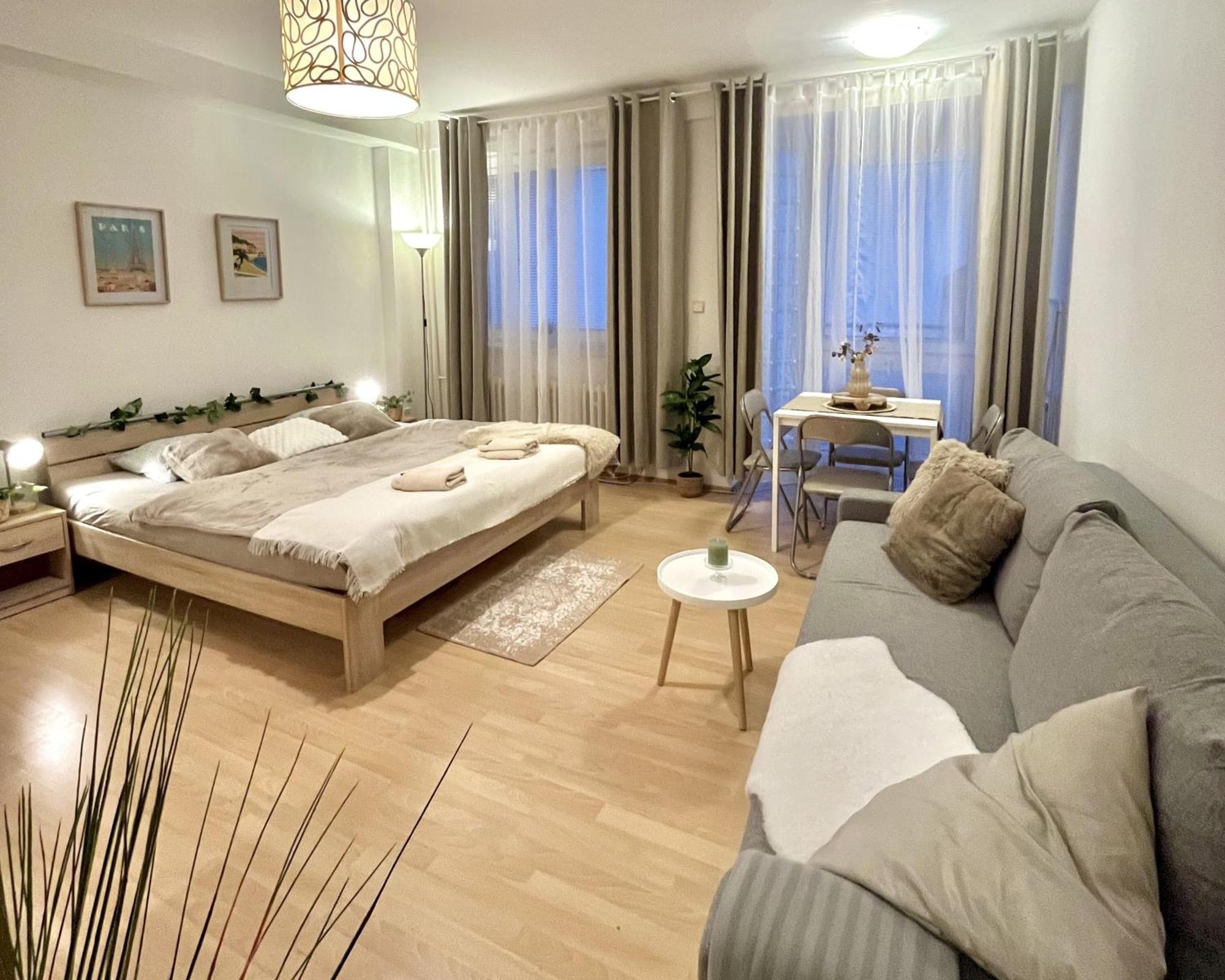 Apartment Simona - Old Town Братислава Екстериор снимка